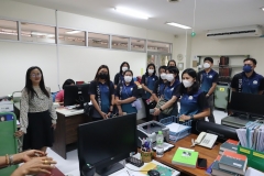 25670319-visitor-037