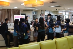 25670319-visitor-044