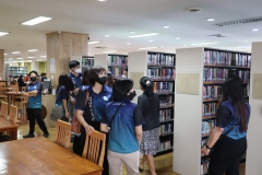 25670319-visitor-075