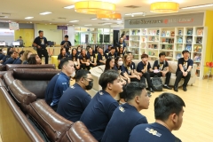 25660904-visitor-002