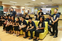 25660904-visitor-006