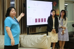 25660904-visitor-009