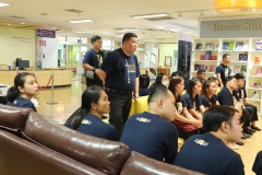 25660904-visitor-011