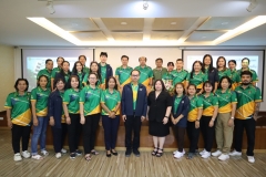 25670422-visitor-018