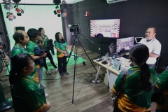 25670422-visitor-028