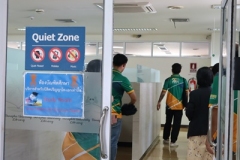 25670422-visitor-036