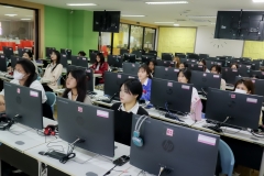 25681202-training-001