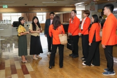 ต้อนรับและนำชมสำนักหอสมุดบุคลากรจากโรงเรียนเลยอนุกูลวิทยา