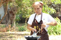 25690407-food-023