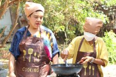 25690407-food-025