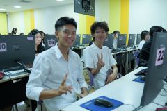 25690807-training-040