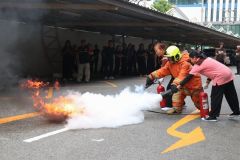 25690611-fire-127
