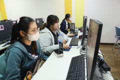 25690212-training-001