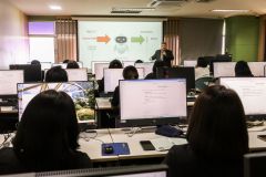 25690514-AI-training-035