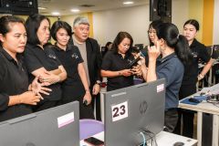 25690514-AI-training-043
