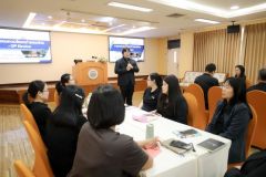 25681216-or-review-051