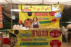 25690720-store-003