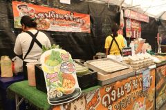 25690720-store-007