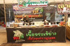25690720-store-009