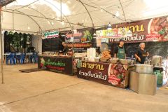 25690720-store-010
