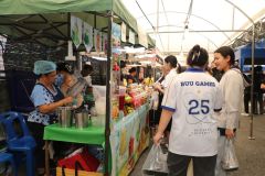 25690720-store-012