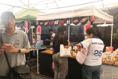 25690720-store-019