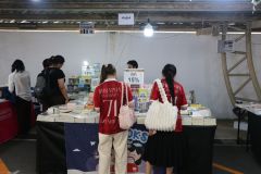 25690720-store-022