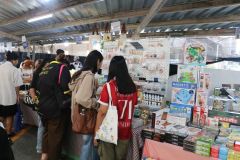 25690720-store-027