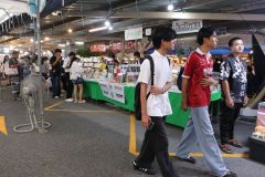 25690720-store-056