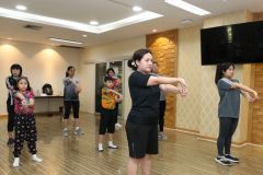 25690421-happyhealt-010