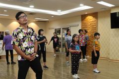 25690421-happyhealt-011