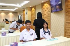25690722-joke-012