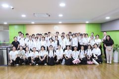 25690723-visit-002