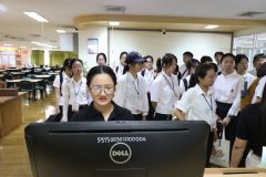25690723-visit-020
