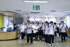25690723-visit-046