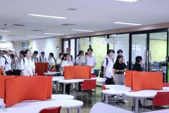 25690723-visit-047