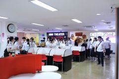 25690723-visit-049