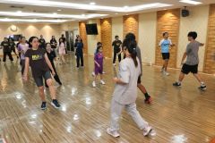 25690428-happyhealt-003