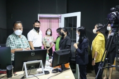 25660809-assess-063